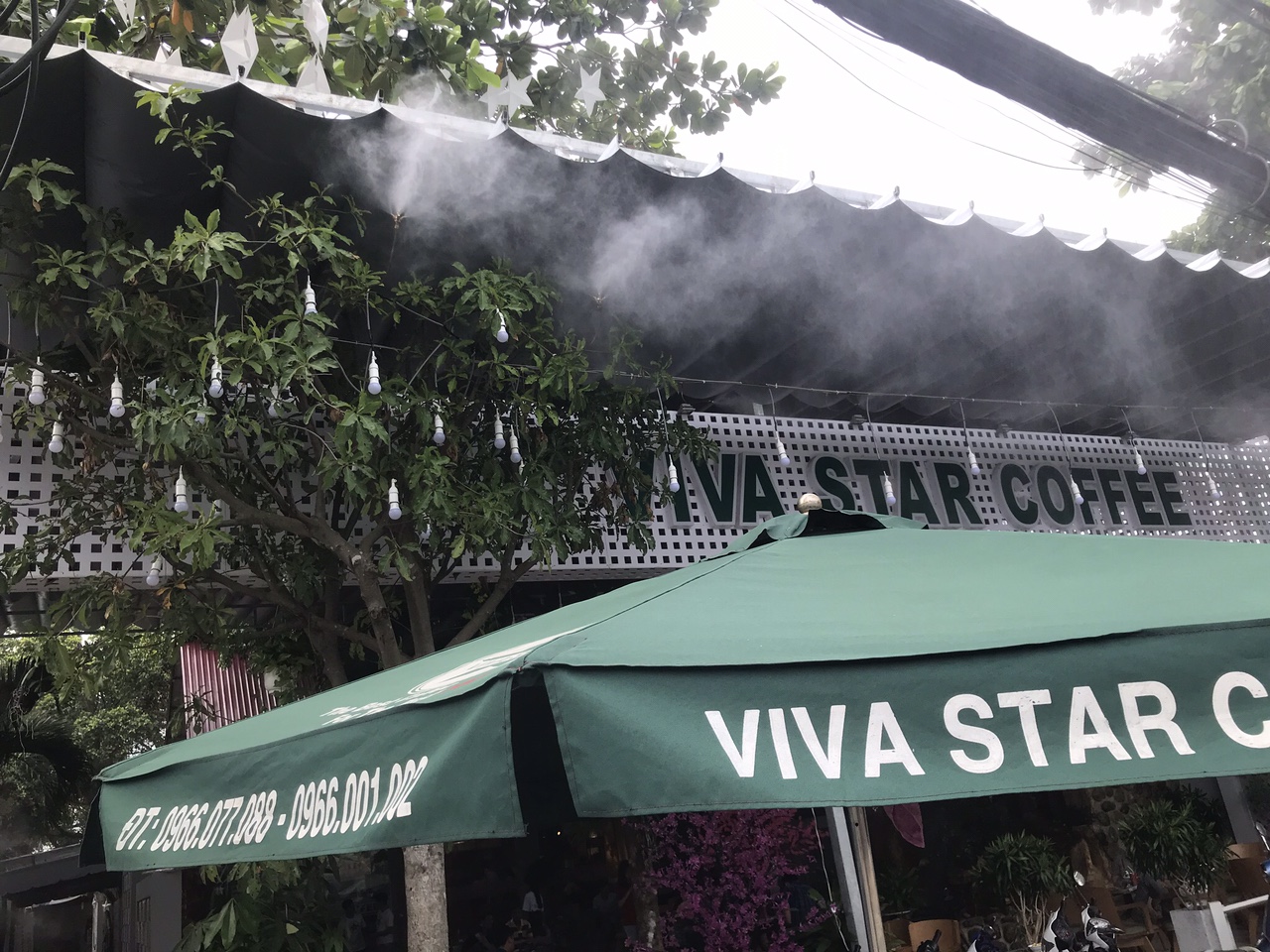 Hệ thống phun sương quán cafe Cải thiện không khí và trải nghiệm khách hàng