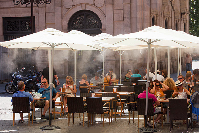 Hệ thống phun sương quán cafe Cải thiện không khí và trải nghiệm khách hàng